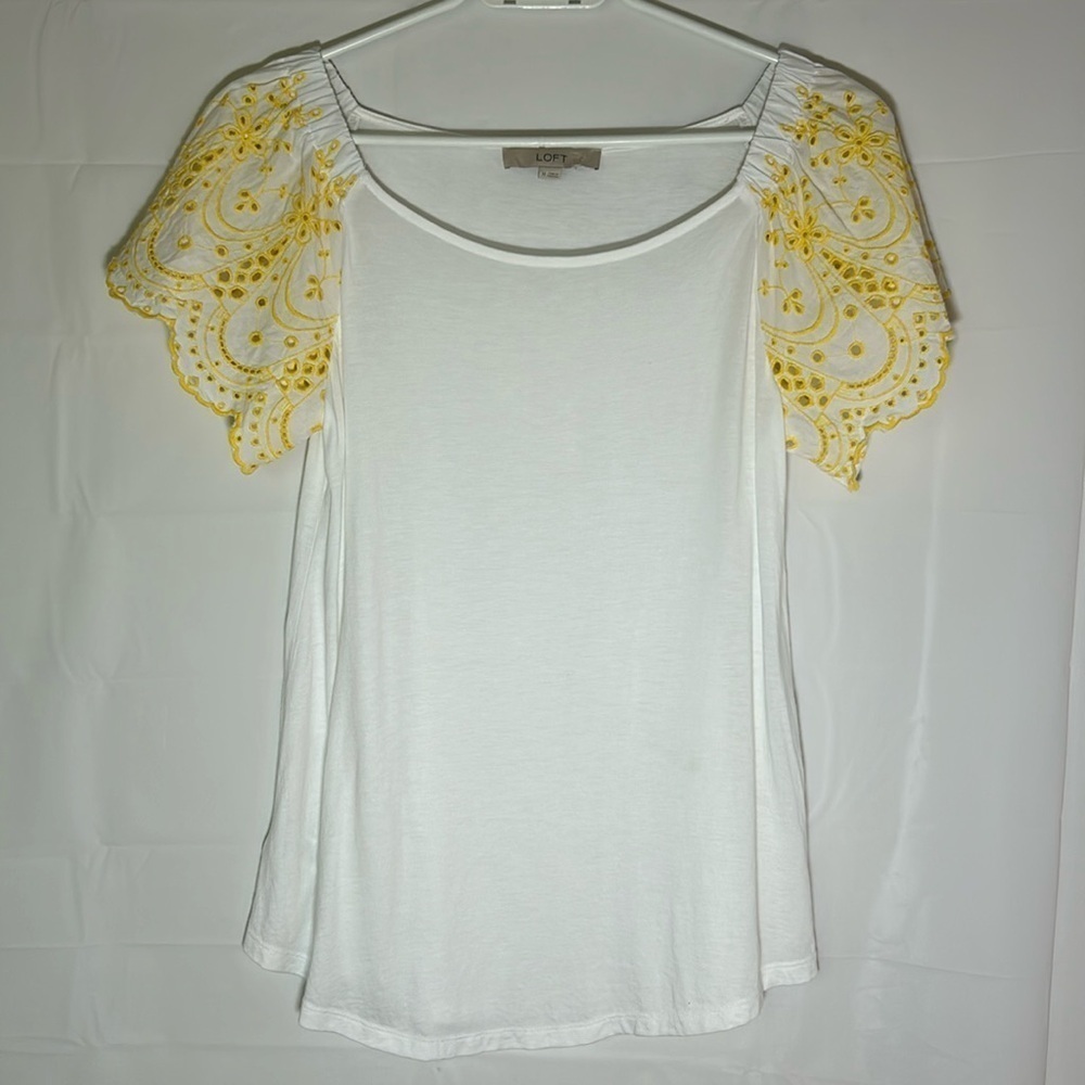 LOFT women’s short sleeve eyelet embroidery sleeves yellow white scoop neck fun